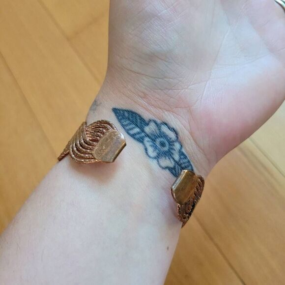 Copper colored bangle bracelet abstract wavy design chunky bohemian - Picture 2 of 6